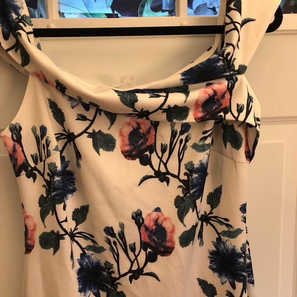 BNWOT Venus Floral Asymmetrical Ruffle Hem Large - Picture 2 of 6